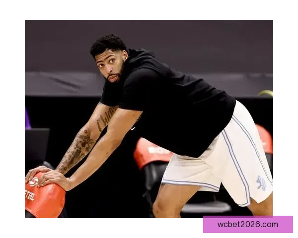 浓眉左手韧带恢复顺利获准进行轻度对抗训练全面复出稳步推进